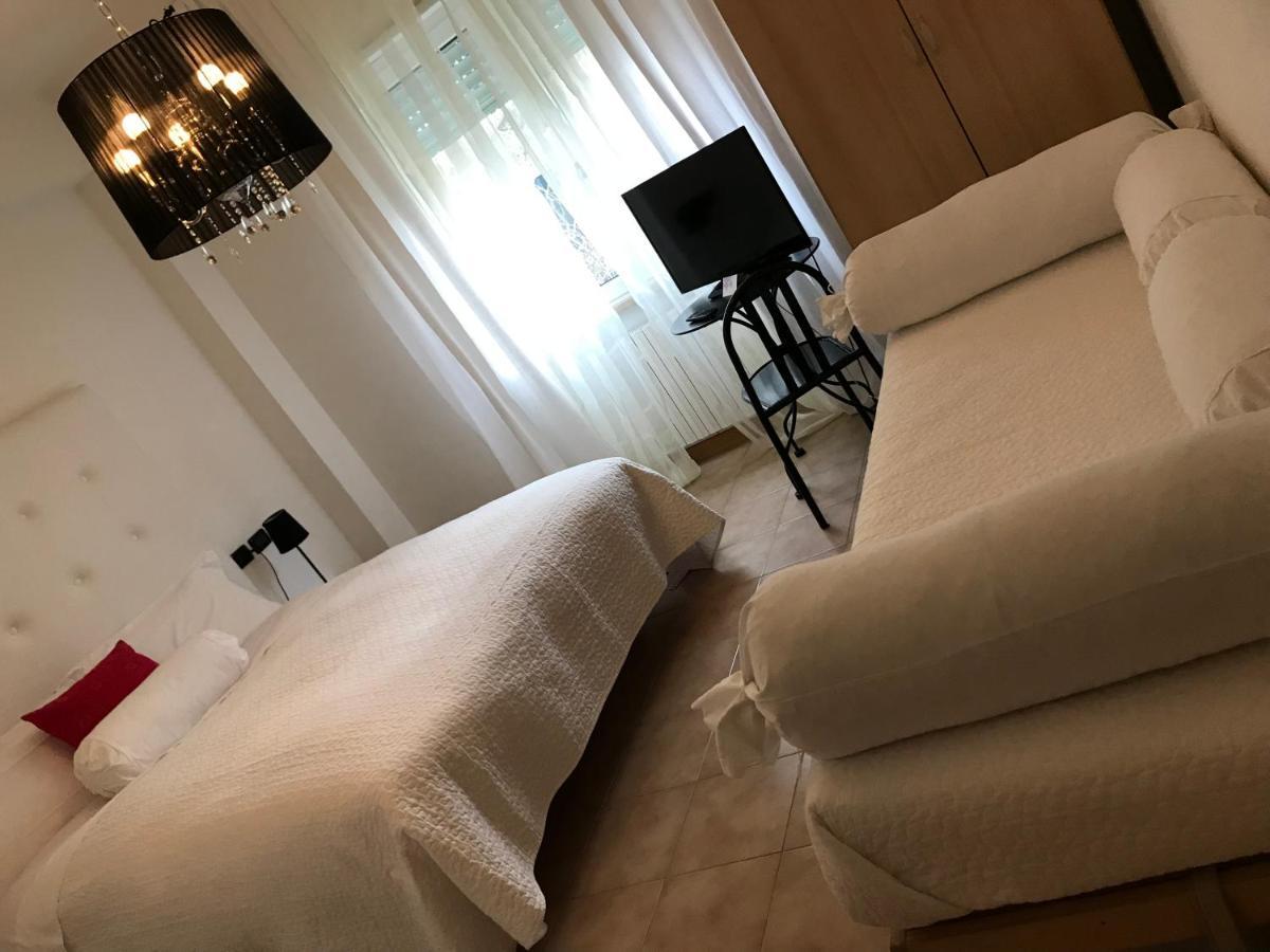 Ascoli Bonjour B&B & Apartments Parcheggio Privato & Giardino Асколи Пичено Екстериор снимка
